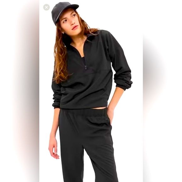 NWT GAP WIND BREAKER TOP HALF ZIPPER FRONT POCKETS ELASTIC WAIST LINE SIZE SMALL - Picture 2 of 9